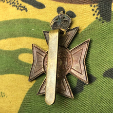 Lade das Bild in den Galerie-Viewer, Original WW1 British Cap Badge - Buckinghamshire Battalion - The Militaria Shop