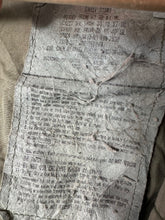 Lade das Bild in den Galerie-Viewer, Genuine US M65 Woodland Camouflage Field Jacket - Small Short - The Militaria Shop