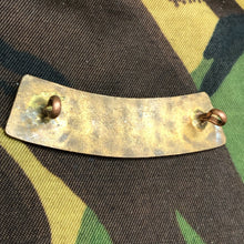 Charger l'image dans la galerie, Genuine British Army WW1 Brass Shoulder Title - The Legion of Frontiersmen - The Militaria Shop
