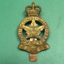Charger l'image dans la galerie, Original Canadian Army Cap Badge - Royal Montreal Regiment - The Militaria Shop