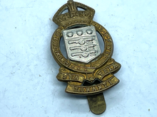 Lade das Bild in den Galerie-Viewer, Original British Army Royal Army Ordnance Corps RAOC Cap Badge - The Militaria Shop