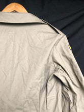 Charger l'image dans la galerie, British RAF/ARMY No6 Dress Jacket Stone - Size 170/88/76 - Royal Anglian - The Militaria Shop