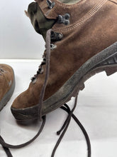 Lade das Bild in den Galerie-Viewer, British Army Surplus Brown Leather Combat Boots - Meindl - Size UK 9 M - The Militaria Shop