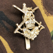 Charger l'image dans la galerie, Genuine British Army Staybrite Cap Badge - Junior Leaders Regiment - The Militaria Shop