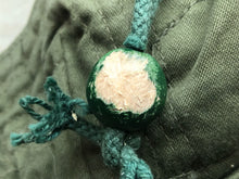 Lade das Bild in den Galerie-Viewer, Original Korean War Era British Army Middle Parka Detatchable Hood - Size Large - The Militaria Shop