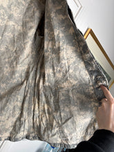 Lade das Bild in den Galerie-Viewer, Surplus US Army ACU Combat Uniform Jacket-6R - The Militaria Shop