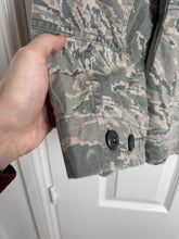 Charger l'image dans la galerie, Surplus US Air Force UCP Uniform Jacket 34 Regular - The Militaria Shop