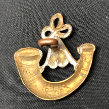 Load image into Gallery viewer, Original WW1 British Army Oxfordshire & Buckinghamshire Light Inf Collar Badge - The Militaria Shop