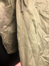 Lade das Bild in den Galerie-Viewer, Genuine US Army Greatcoat - Regular Small - 38" Chest - The Militaria Shop