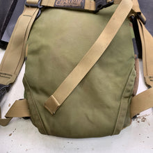 Charger l'image dans la galerie, Genuine British Army DPM Camouflaged Individual Hydration System - The Militaria Shop