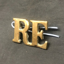 Lade das Bild in den Galerie-Viewer, Original WW1 British Army Royal Engineers RE Brass Shoulder Title - The Militaria Shop