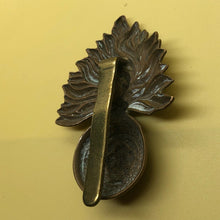 Load image into Gallery viewer, Original WW2 British Army Cap Badge - Royal Fusiliers - The Militaria Shop