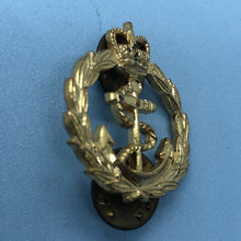 Charger l'image dans la galerie, Original British Army Cap Badge - RN Chief Petty Officer - The Militaria Shop