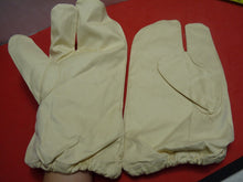 Charger l'image dans la galerie, Original WW2 British Army Gunners Winter White Gloves - Dated 1941 - The Militaria Shop