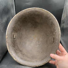 Lade das Bild in den Galerie-Viewer, Original British/Canadian Army WW2 Mk3 Turtle High Rivet Combat Steel Helmet - The Militaria Shop