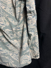 Charger l'image dans la galerie, US Air Force Issue ACU Digicam Digital Camouflage Ripstop Shirt - 34" Large - The Militaria Shop