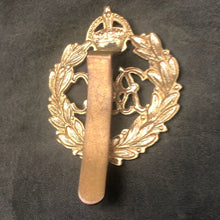 Load image into Gallery viewer, Original WW2 British Army Cap Badge - Royal Armoured Corps - The Militaria Shop