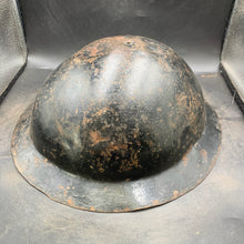 Lade das Bild in den Galerie-Viewer, Original British Army WW2 Combat Steel Helmet - The Militaria Shop