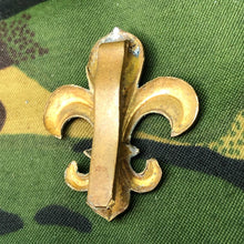 Lade das Bild in den Galerie-Viewer, Original WW1 British Cap Badge - Manchester Regiment - The Militaria Shop