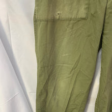 Charger l'image dans la galerie, Genuine British Army Surplus Lightweight Men's Trousers - Size 31" Waist - The Militaria Shop
