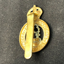 Load image into Gallery viewer, Original WW1 British Army Cap Badge - Hertfordshire Regiment - The Militaria Shop