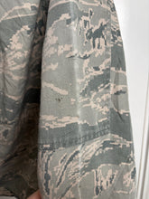 Charger l'image dans la galerie, Surplus US Air Force UCP Uniform Jacket 34 Regular - The Militaria Shop