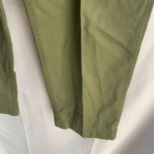 Lade das Bild in den Galerie-Viewer, Genuine British Army Surplus OD Green Lightweight Combat Trousers Size 75/76/92 - The Militaria Shop
