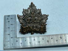 Load image into Gallery viewer, Original WW1 / WW2 Canadian Army Cap / Collar Badge - The Militaria Shop