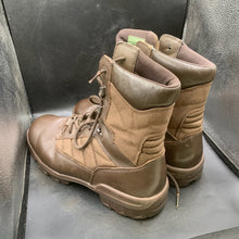 Charger l'image dans la galerie, British Army Surplus Brown Leather Bates Male Combat Patrol Boots - Size UK 9 W - The Militaria Shop