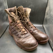 Lade das Bild in den Galerie-Viewer, British Army Surplus Brown Leather Bates Male Combat Patrol Boots - Size UK 9 W - The Militaria Shop