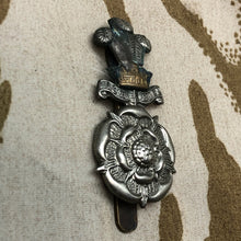 Charger l'image dans la galerie, Original WW1 British Army Regimental Cap Badge - Yorkshire Hussars - The Militaria Shop