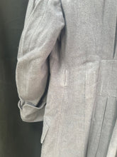 Charger l'image dans la galerie, Genuine British Army Surplus Household Guards Greatcoat Overcoat Size 188/100 - The Militaria Shop