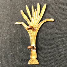 Load image into Gallery viewer, Original WW1/WW2 British Army Brass Cap Badge - Welch Regiment - The Militaria Shop