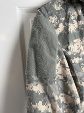 Lade das Bild in den Galerie-Viewer, Surplus US Army ACU Combat Uniform Jacket-6R - The Militaria Shop