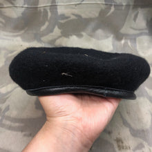 Lade das Bild in den Galerie-Viewer, Genuine British Army Forces Beret - RTR Royal Tank Regiment - Size 54 - The Militaria Shop