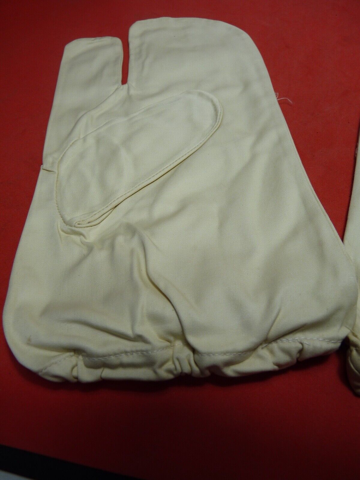 Original WW2 British Army Gunners Winter White Gloves - Dated 1941 - The Militaria Shop