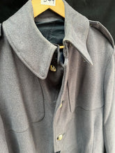 Charger l'image dans la galerie, Genuine British Army Surplus Household Guards Greatcoat Overcoat Size 104cm - The Militaria Shop