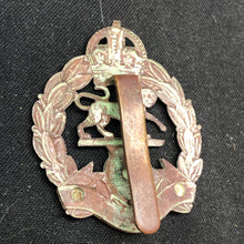 Charger l'image dans la galerie, Original WW2 British Army Cap Badge - Royal Hampshire Regiment - The Militaria Shop