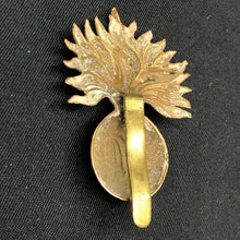 Load image into Gallery viewer, Original WW1 British Army Cap Badge - Honourable Artillery Company - The Militaria Shop