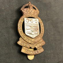 Charger l'image dans la galerie, Original British Army Cap/Beret Badge - Royal Army Ordnance Corps RAOC - The Militaria Shop