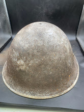 Lade das Bild in den Galerie-Viewer, Original WW2 British/Canadian Army Mk3 Turtle Combat Helmet - The Militaria Shop