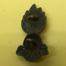 Load image into Gallery viewer, Original WW1/WW2 British Army Royal Artillery Cap Badge - The Militaria Shop