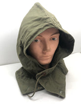 Lade das Bild in den Galerie-Viewer, Original WW2 US Army M-1943 Smock Hood - Size Medium - The Militaria Shop