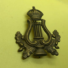 Load image into Gallery viewer, Original WW2 British Army Musicians Cap Badge - The Militaria Shop