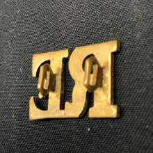 Load image into Gallery viewer, Original WW1 British Army Brass Shoulder Title - Royal Engineers RE - The Militaria Shop