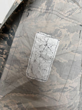 Lade das Bild in den Galerie-Viewer, Surplus US Air Force UCP Uniform Jacket 40 chest - The Militaria Shop