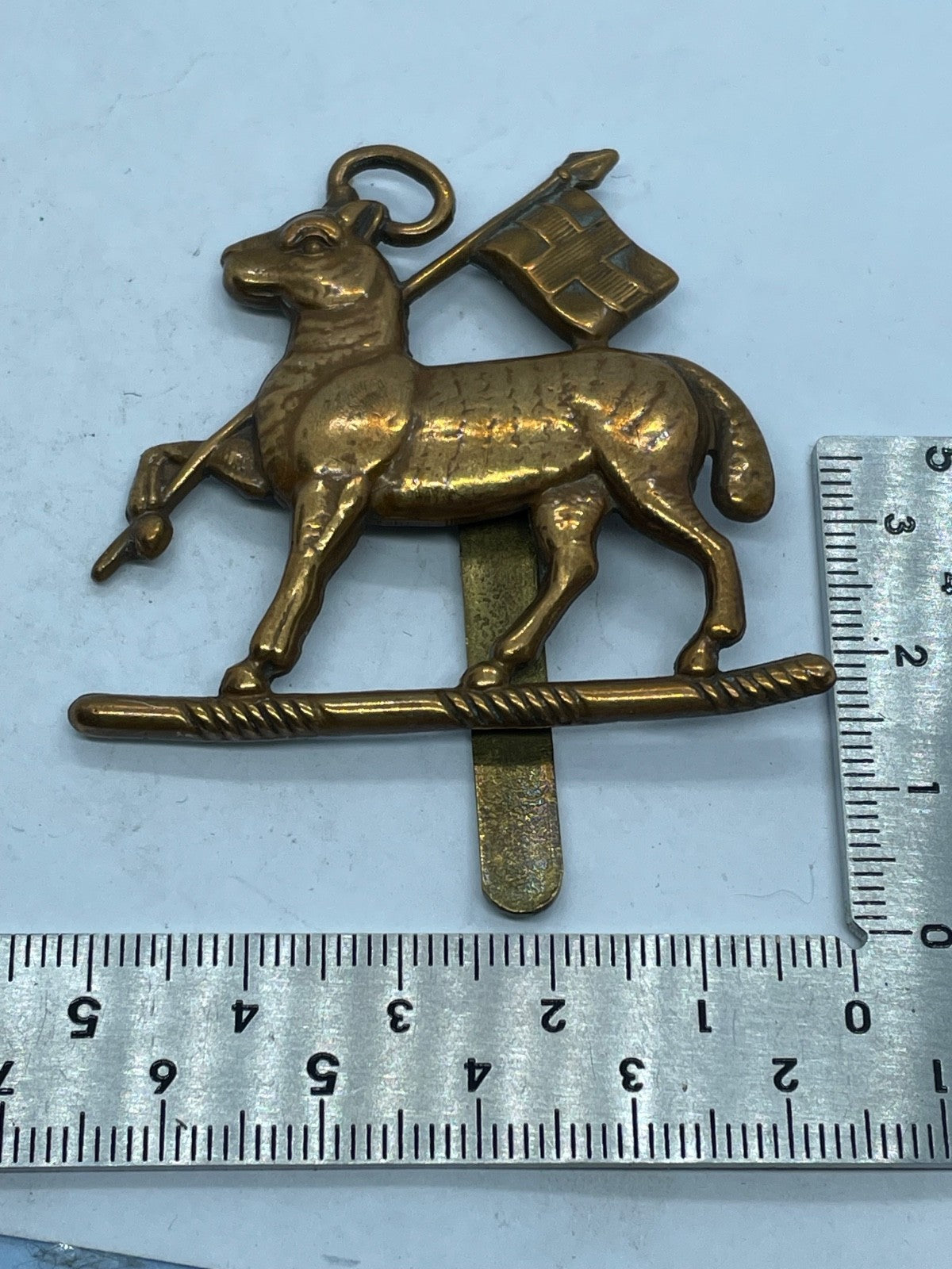 Original British Army WW1 / WW2 Queen's (Royal West Surrey) Regiment Cap Badge - The Militaria Shop