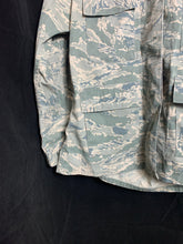 Load image into Gallery viewer, US Air Force Issue Tiger Stripe Camouflage Shirt - 37" Chest - The Militaria Shop