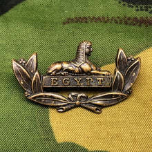 Charger l'image dans la galerie, Original WW1 British Army Cap Badge - Royal Berkshire - The Militaria Shop