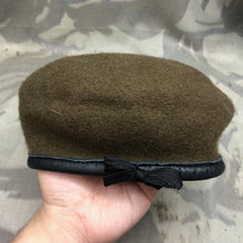 Lade das Bild in den Galerie-Viewer, Genuine British Army Forces Beret - Guards Division - Size 56 - The Militaria Shop